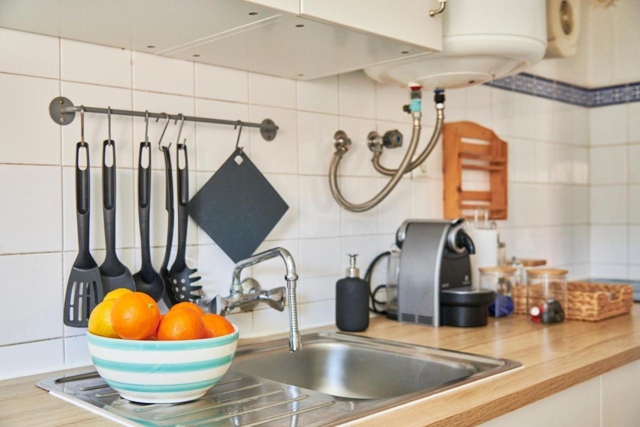 Light Filled Apartment Near Chiado, By Timecooler Лиссабон Экстерьер фото